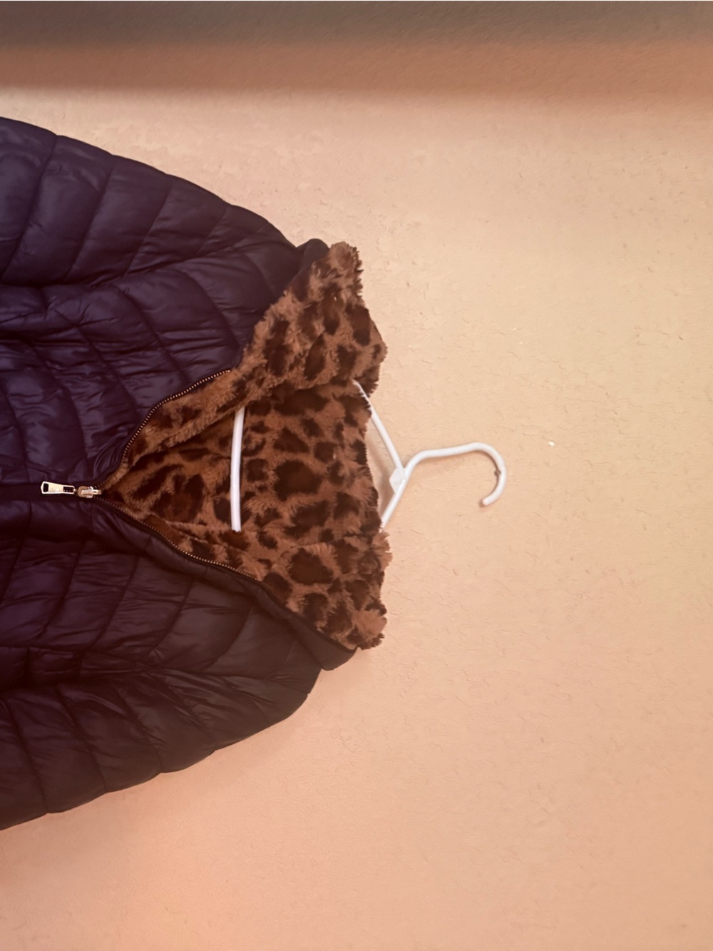 Black Women's Quilted Puffer Jacket with Leopard Faux-Fur Hood Lining